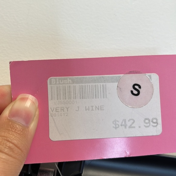 Very J Skirt with a Leather Trim that’s New with Tags. SM - Picture 9 of 9